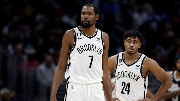  Brooklyn Nets forward Kevin Durant (7) and guard Cam Thomas (24)